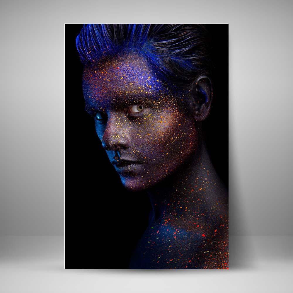 Rostro brillo azul y naranja